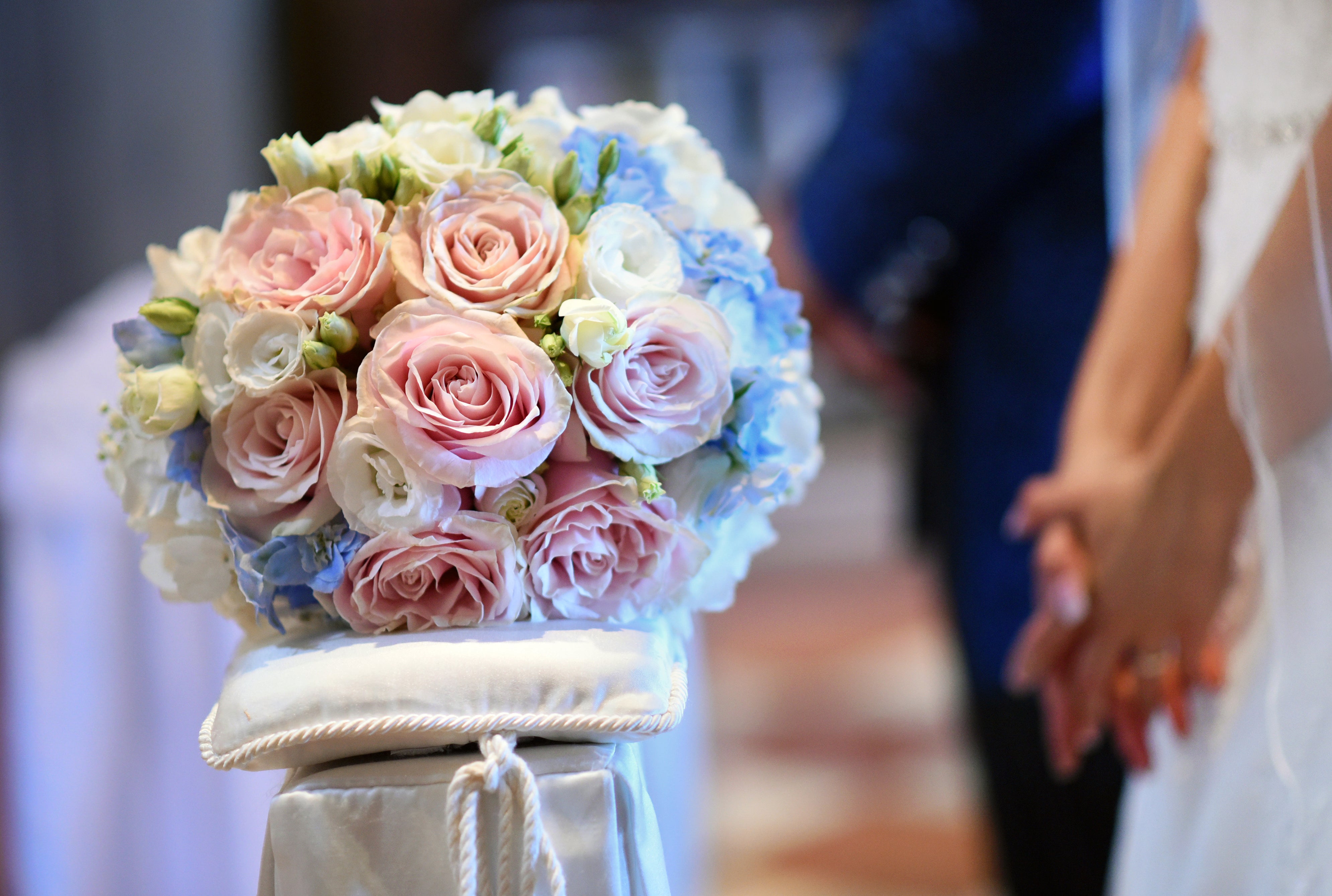 Bridal_Posy_On_A_Cushion_original_856065.jpg